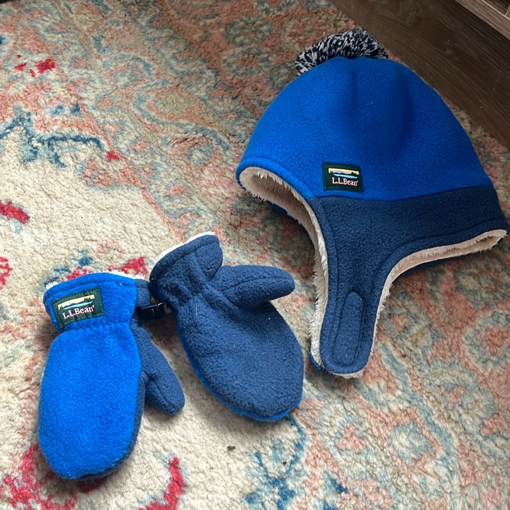 Ll Bean toddler hat/glove set.